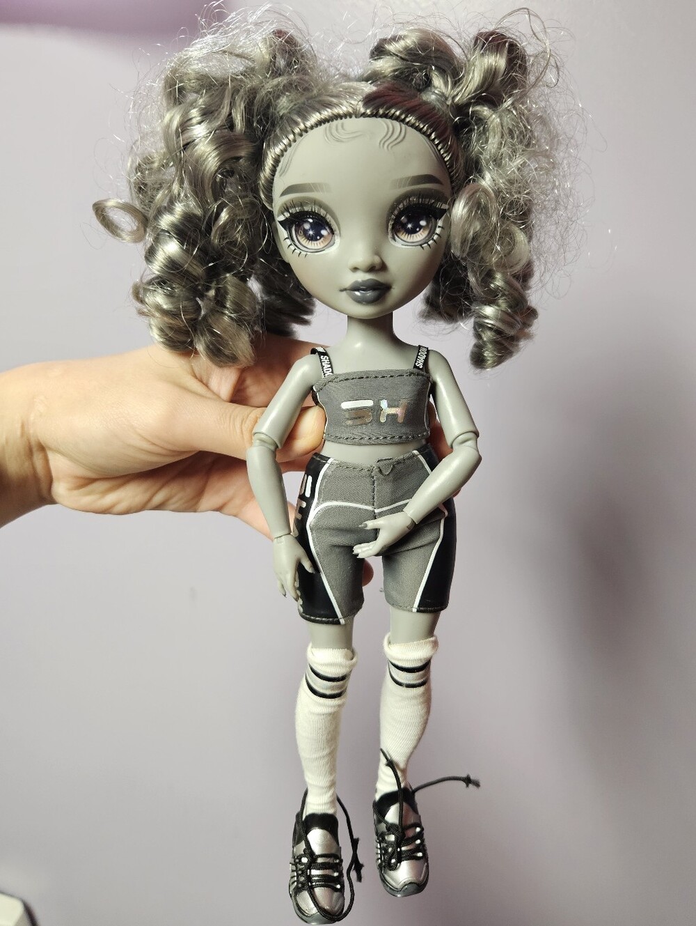 Nicole Steel Shadow / Rainbow High Fashion Doll